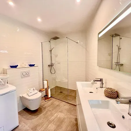 Stylish 1 With Pool By Homing